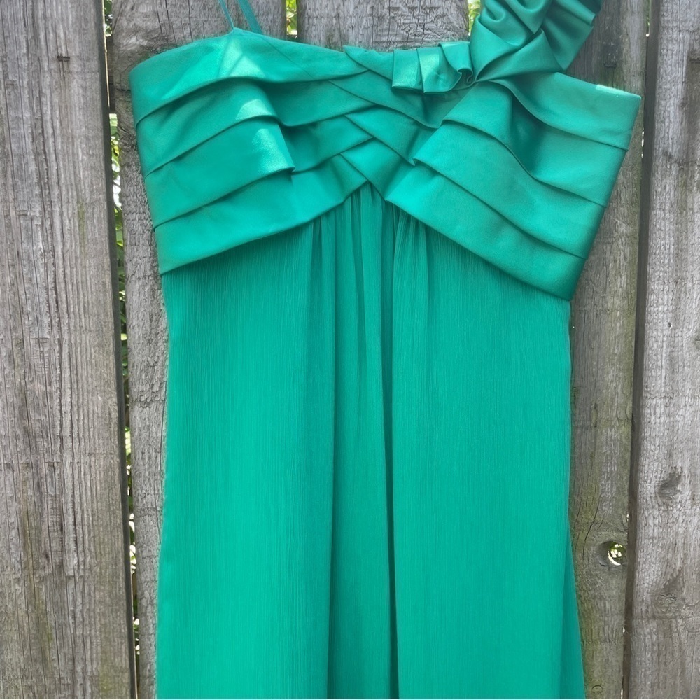 Max and Cleo Green Chiffon Spiral One Shoulder Mini Dress - Picture 4 of 9